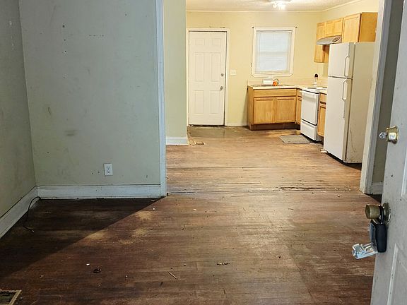 2nd image of 3940 Bernice Ave