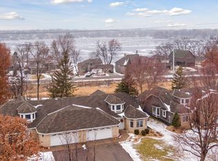 3039 Highpointe Curv, Roseville, MN 55113