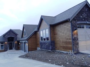 4704 N Island Dr E, Bonney Lake, WA 98391