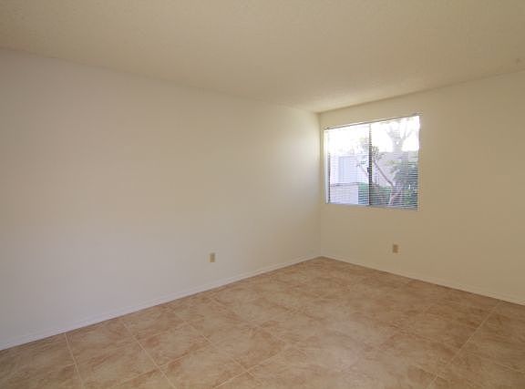 4th image of 1058 N La Breda St
