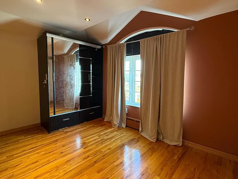 22 Quincy Ave — Photo 12