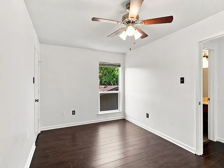8782 Marilyn Dr — Photo 16