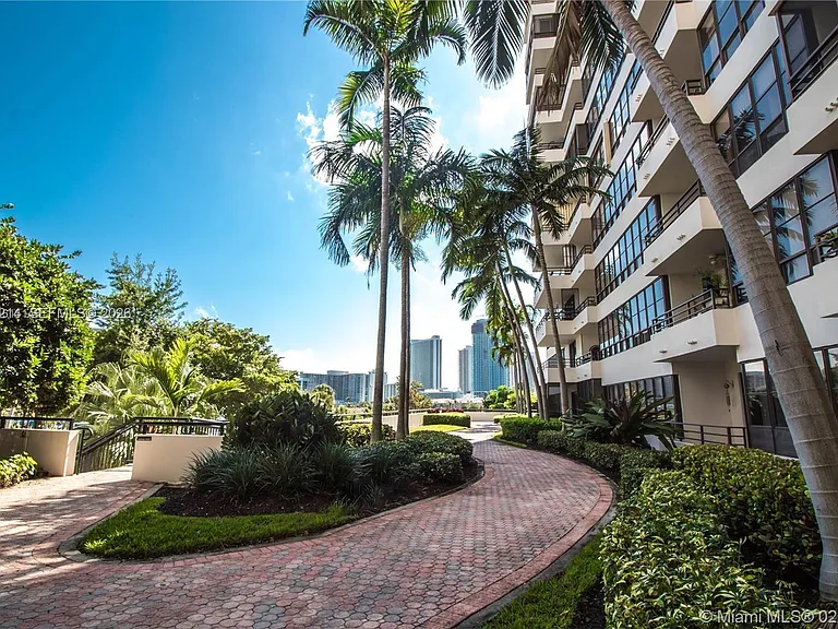 2500 Parkview Dr #1418 — Photo 36