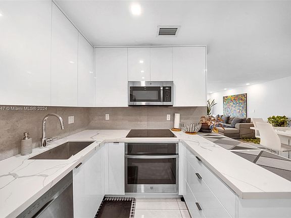 2nd image of 1631 NE 114th St APT 212