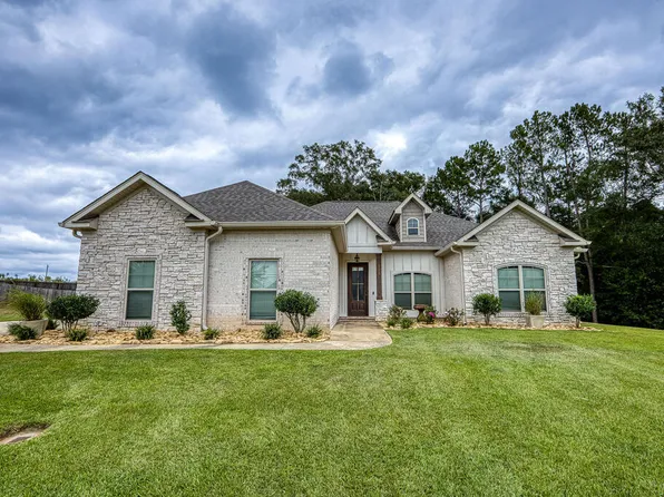 124 Weeping Willow Trl, Headland, AL 36345