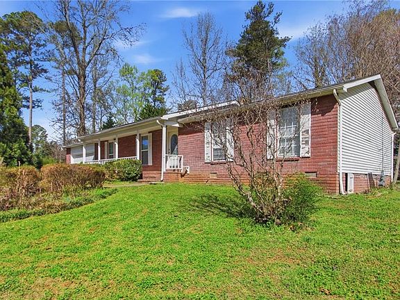 3rd image of 860 Regency Ct