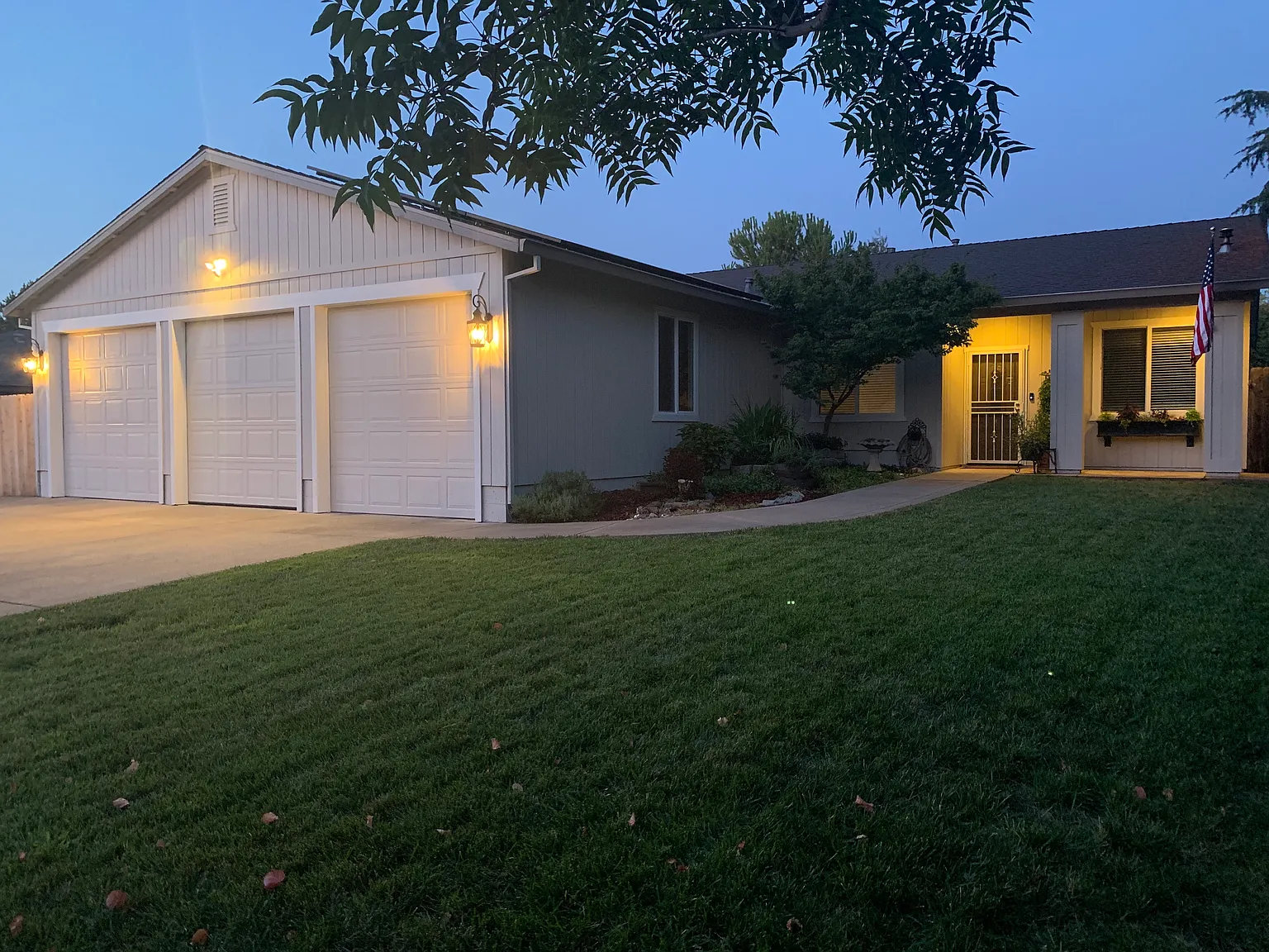 2767 Alhambra Dr photo 1