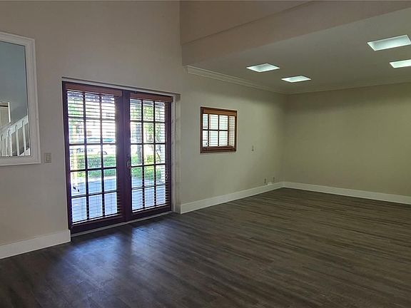 3rd image of 1373 Cottonwood Cir #1373