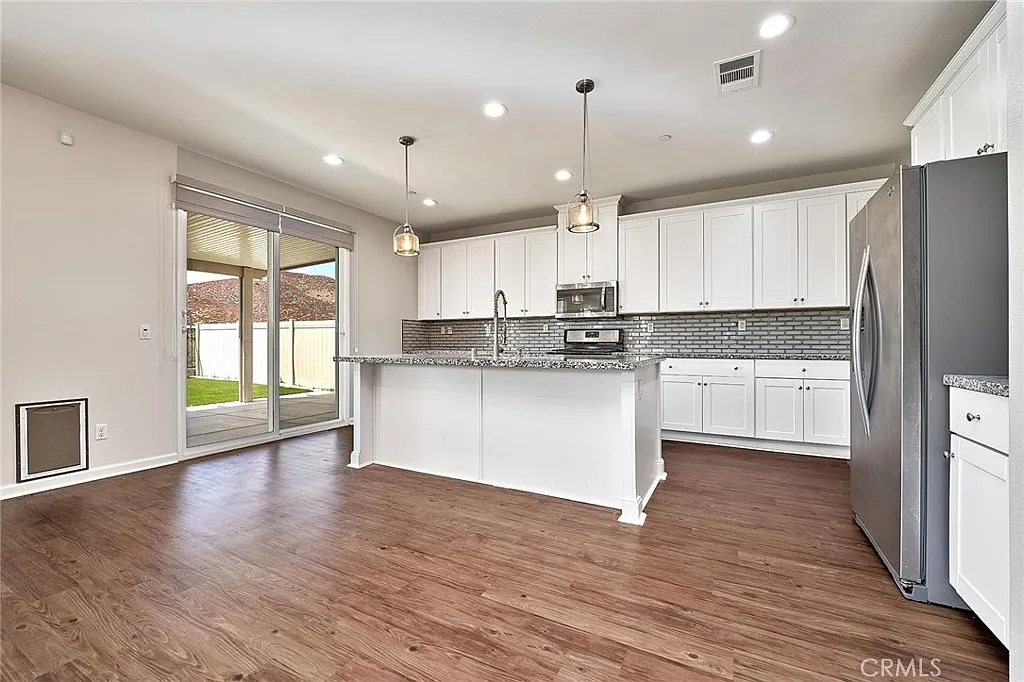 4 bed, 2715 sqft, $3,700 — Photo 4