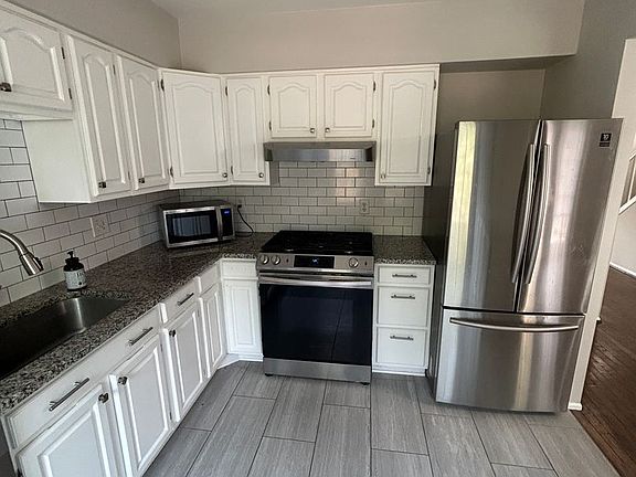 3rd image of 170 Lazy Hollow Dr