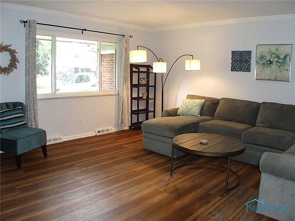 3rd image of 3766 Oak Forest Dr