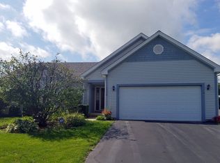 250 Prairie Ridge Dr, Woodstock, IL 60098