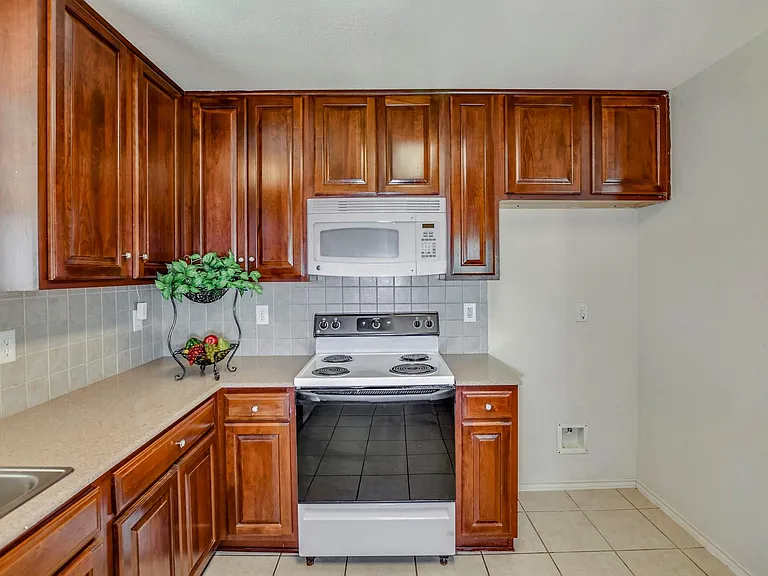 18231 Valebluff Ln — Photo 7