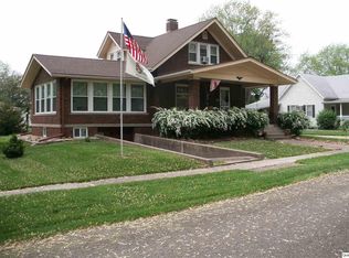 407 W 4th St, Golden, IL 62339