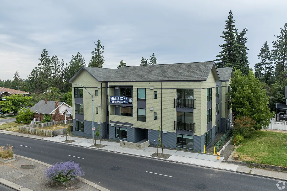 Building Photo - 717 E 29th Ave