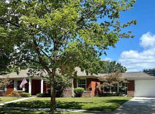 19924 W William Ct, Grosse Pointe Woods, MI 48236
