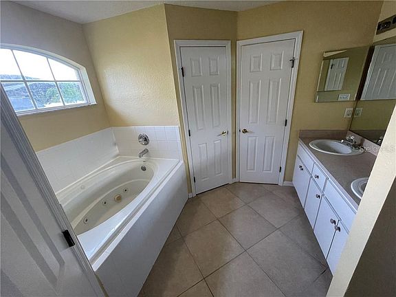 5th image of 1022 Westwinds Dr