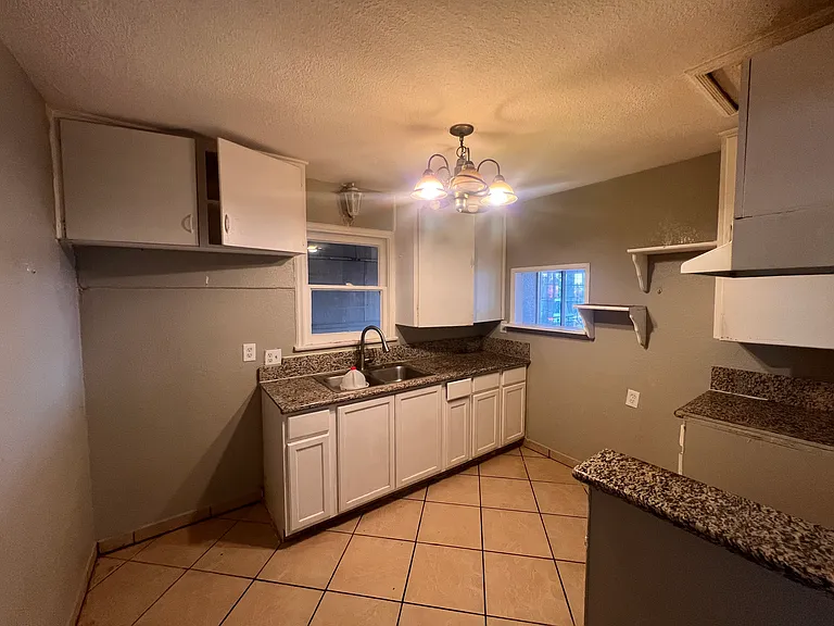 2810 Center St — Photo 14