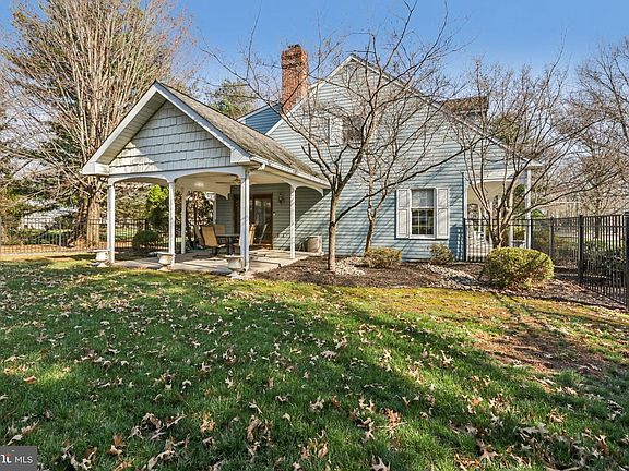 3rd image of 109 Flint Dr