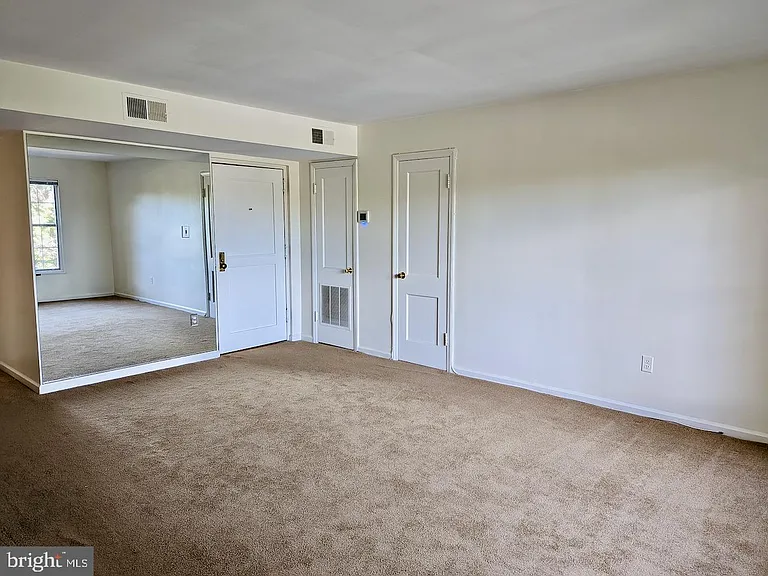 1423 N Nash St #207 — Photo 5