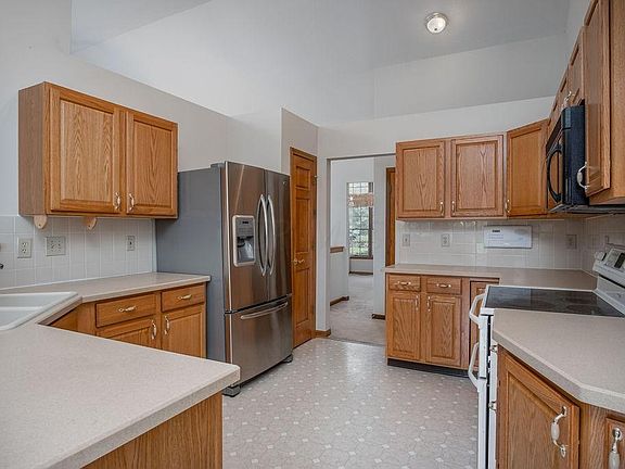 5th image of 5769 Laura Ln