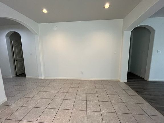 5th image of 4665 Elderberry St