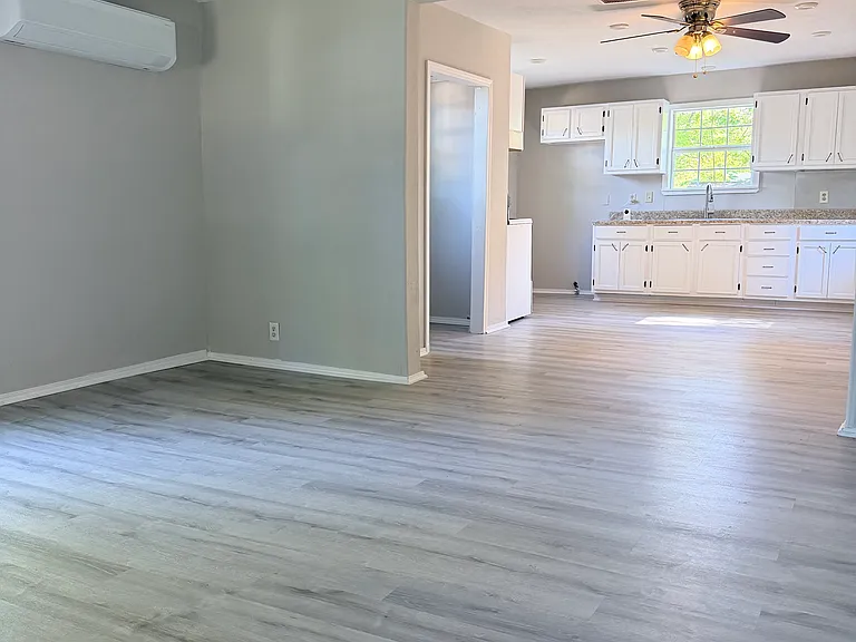 415 W Center Ave — Photo 7