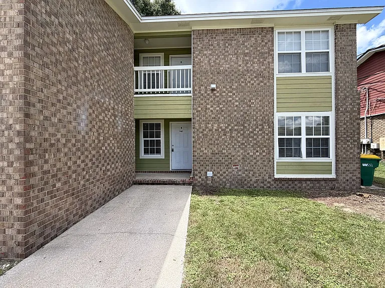 941 Valley Rd — Photo 1