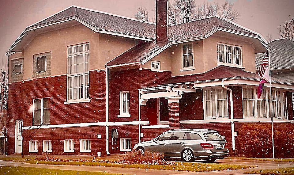 1220 North Genesee Drive