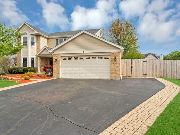 3 Regal Ct, Algonquin, IL 60102