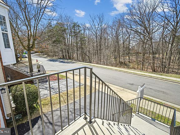 3rd image of 7807 Desiree St