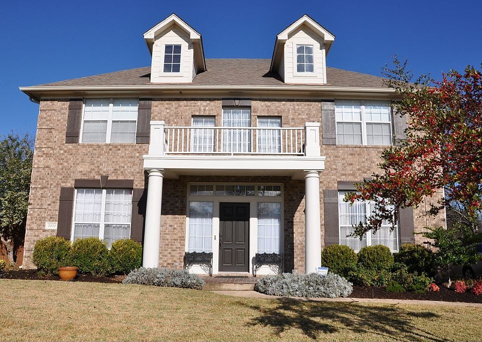 Colonial Dream House