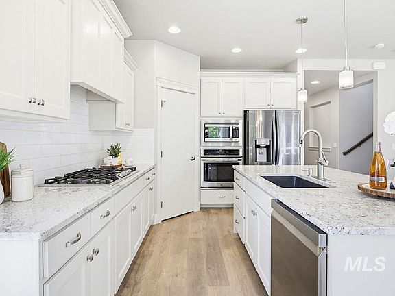 5th image of 11145 Petunia Dr