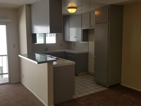 2nd image of 137 Lime St APT 5