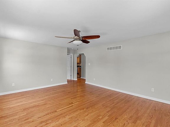4th image of 3554 Boswell Ave