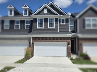 4913 Glenora Dr #98, Lake Orion, MI 48359