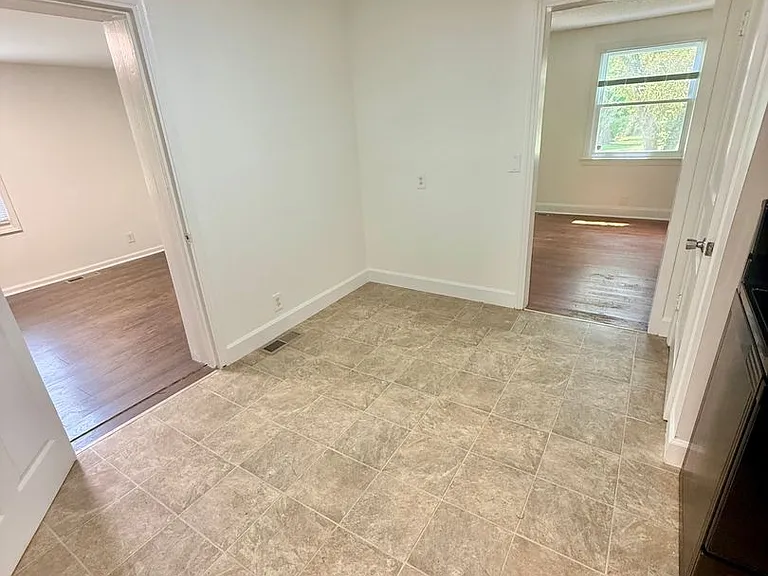 902 Gibson Dr — Photo 12