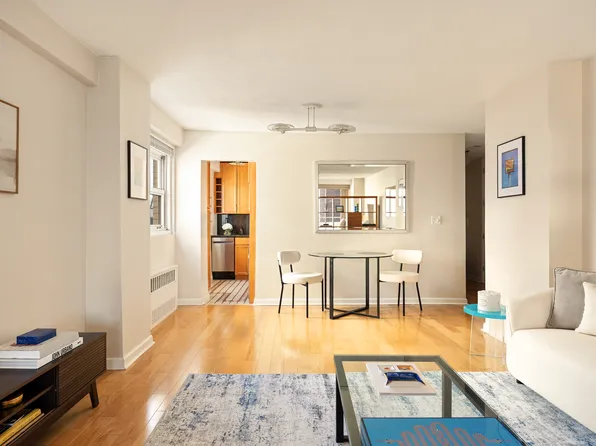 142 East 16th Street image 1 of 7