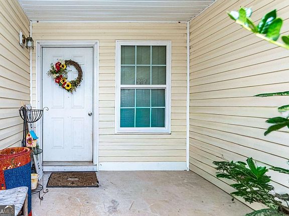 3rd image of 194 Cemetery Rd