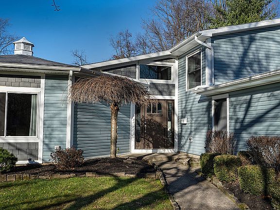 4th image of 811 Valley Dr