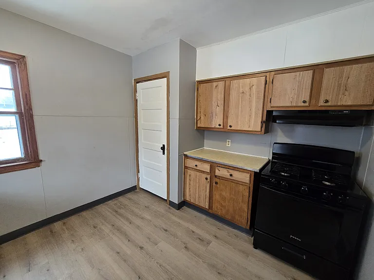 401 Charles St — Photo 19