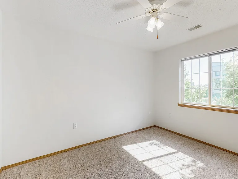 Platinum Valley Apartments — Photo 44
