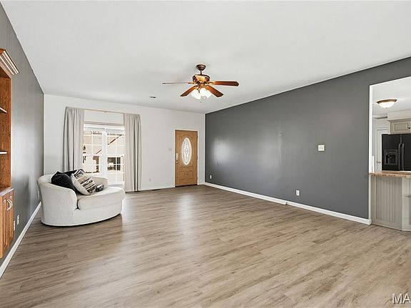 4th image of 8 Summerfield Est