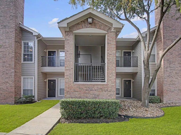 Indian Creek Apartments — Photo 16