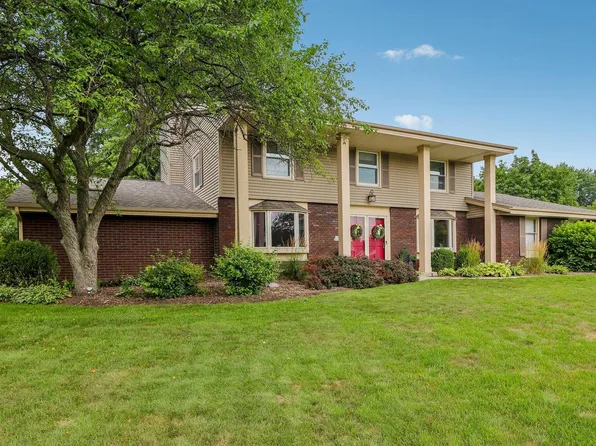W182N8323 Georgetown DRIVE, Menomonee Falls, WI 53051
