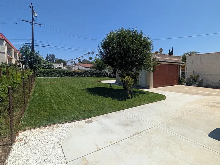 2609 Birch St — Photo 56