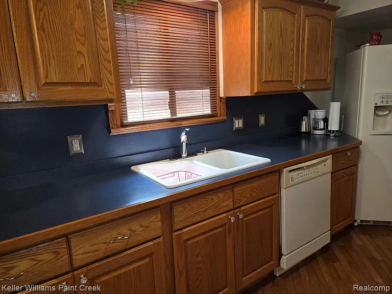 2340 Morton Grand — Photo 12