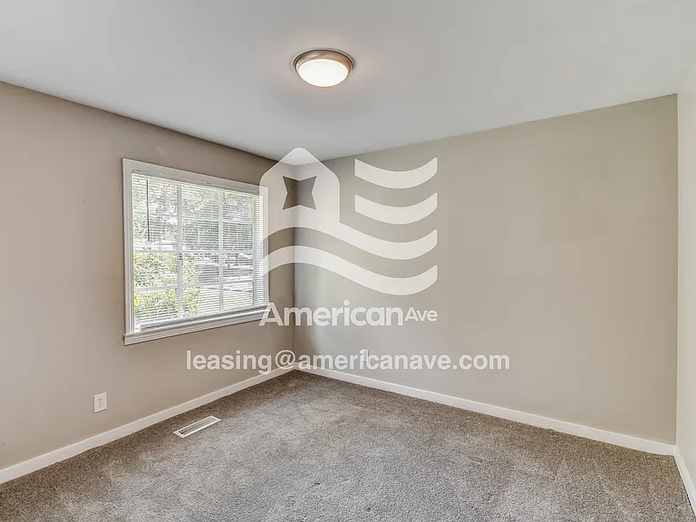 1465402_012_wm_-_bedroom_13147456.jpg