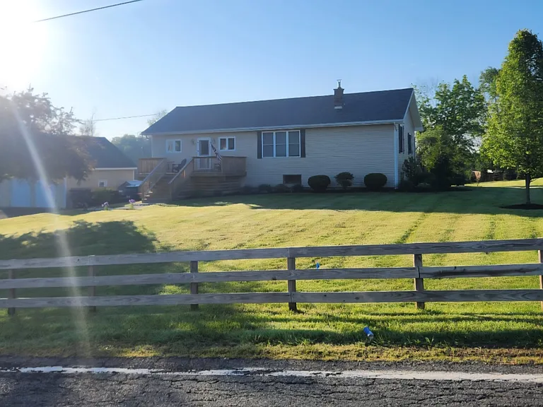 133 Cary Rd — Photo 2