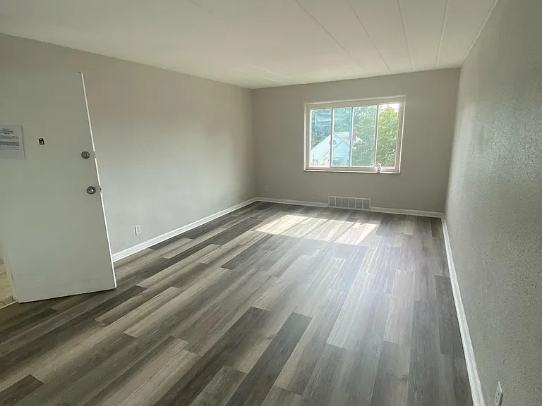 2331 Rugby Rd — Photo 8